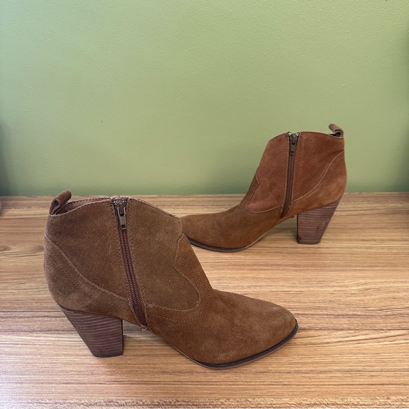 Steve Madden Ohio Fringe Suede Booties in Chestnut Brown, Size 10 - Picture 2 of 15